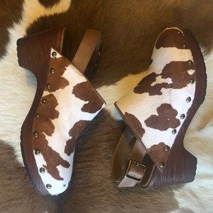 Cowprint clogs